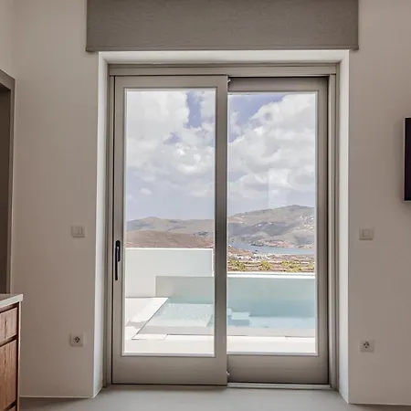 Amarelo Villa Klouvas