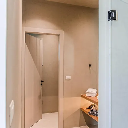 Amarelo Villa Klouvas