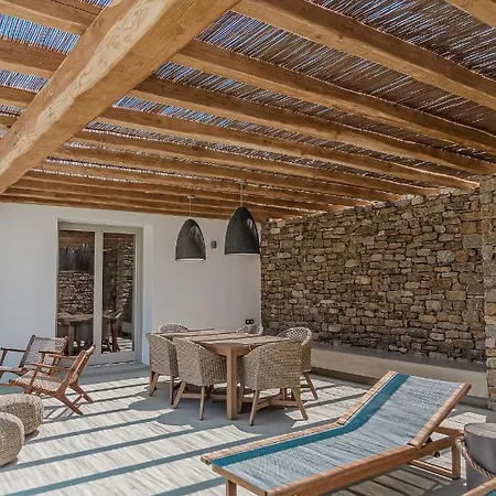 Amarelo Villa Klouvas