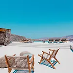 Amarelo Villa Klouvas