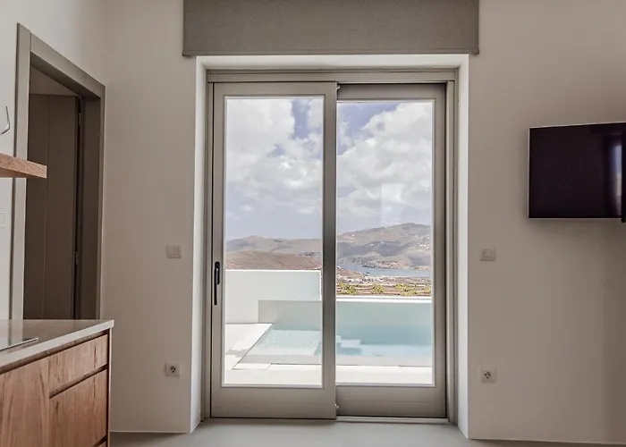 Amarelo Villa Klouvas